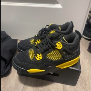 Air Jordan 4 retro thunder